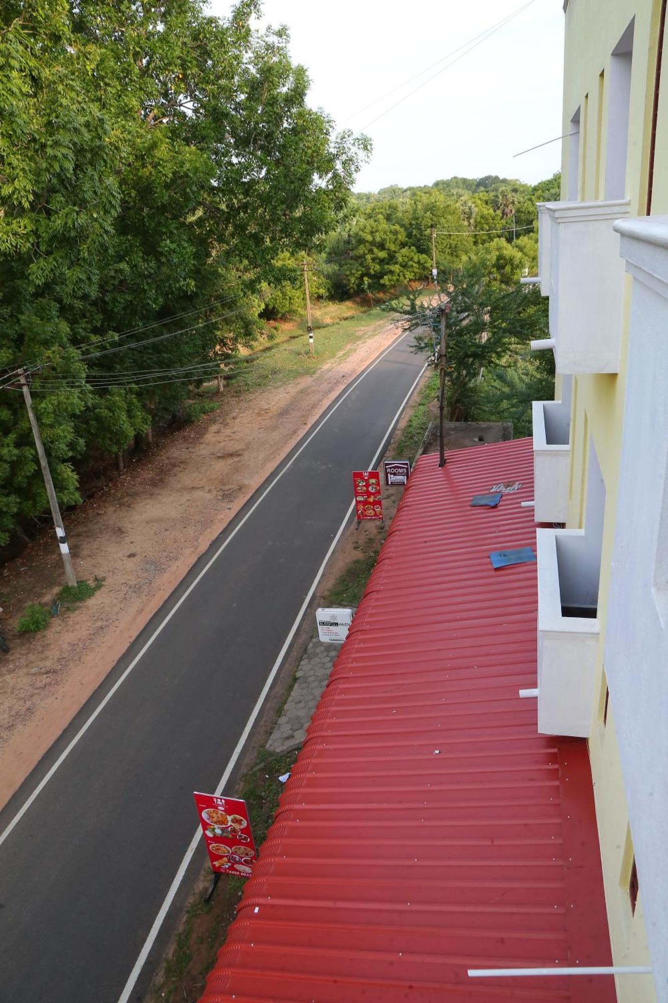 Art Le Cafe Lägenhet Auroville Exteriör bild